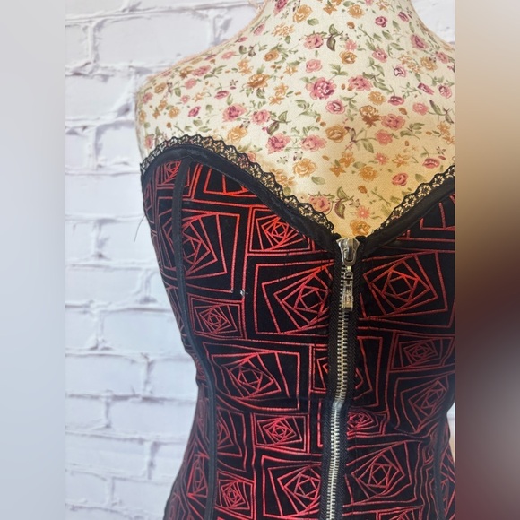 Black & Red Velvet Corset Size Small Lenght Pit - Picture 5 of 6